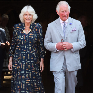 Le prince Charles et Camilla Parker Bowles, la duchesse de Cornouailles visitent la cathédrale d'Exeter à Devon, le 19 juillet 2021. 