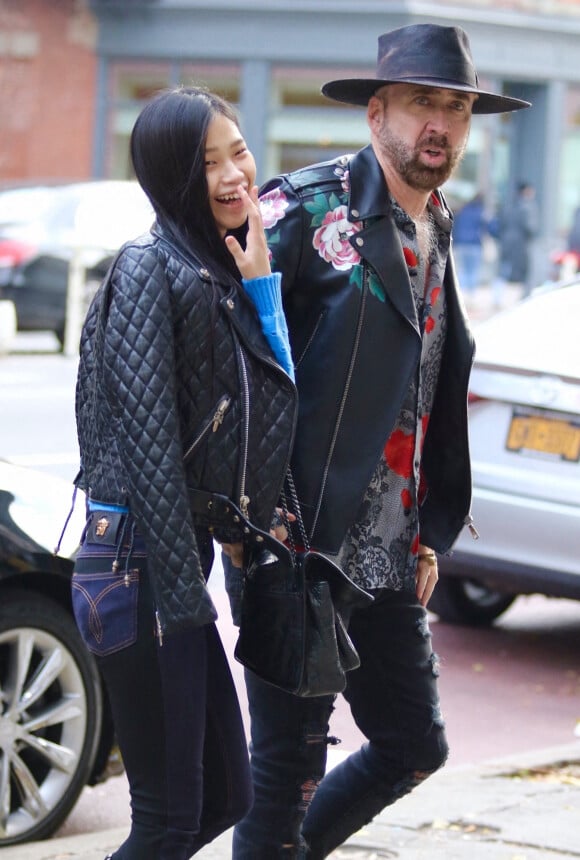 Nicolas Cage et sa femme Riko Shibata font du shopping à New York, le 28 novembre