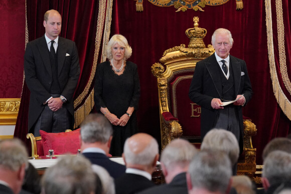 William, Prince de Galles, Camilla, Reine Consort et le Roi Charles III assistent à la proclamation du nouveau roi le 10 septembre 2022. 