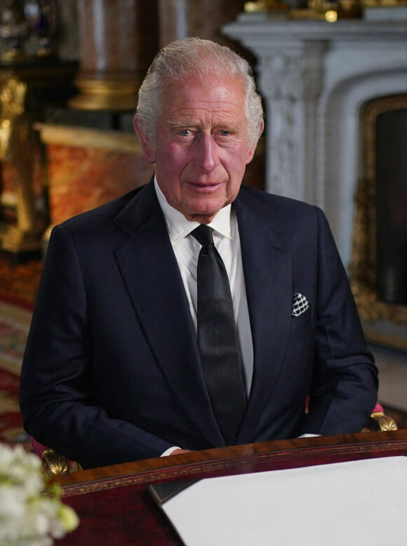Le roi Charles III d'Angleterre prononce son discours à la nation et au Commonwealth depuis le palais de Buckingham à Londres, Royaume Uni. 