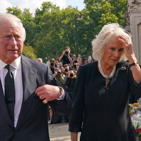 Le roi Charles III d'Angleterre et Camilla Parker Bowles, reine consort d'Angleterre, arrivent à Buckingham Palace, le 9 septembre 2022. 