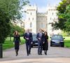 Kate Middleton, le prince William, le prince Harry et Meghan Markle se retrouvent enfin. Ils découvrent ensemble les hommages à la reine Elizabeth II après sa disparition.