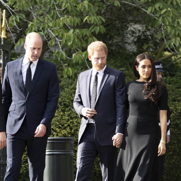 Le prince de Galles William, la princesse de Galles Kate Catherine Middleton, le prince Harry, duc de Sussex, Meghan Markle, duchesse de Sussex devant le château de Windsor, suite au décès de la reine Elisabeth II d'Angleterre. Le 10 septembre 2022