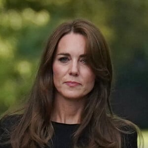 La princesse de Galles Kate Catherine Middleton à la rencontre de la foule devant le château de Windsor, suite au décès de la reine Elisabeth II d'Angleterre. Le 10 septembre 2022 