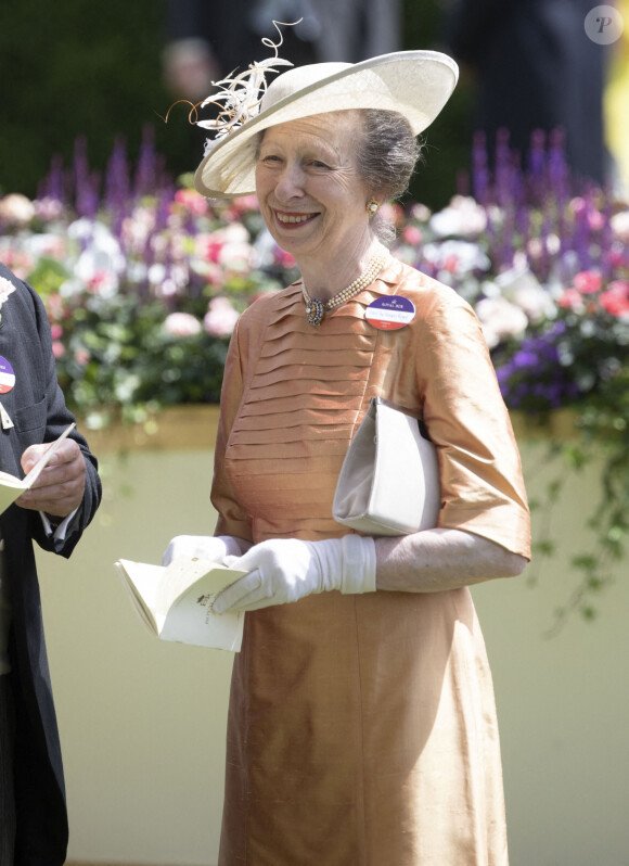 La princesse Anne lors du troisième jour "Ladies Day" de la Royal Ascot 2022 à l'hippodrome d'Ascot dans le Berkshire, Royaume Uni, le 16 juin 2022. 