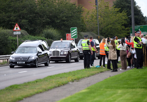 La voiture de la princesse Anne d'Angleterre - Les britanniques continuent de rendre hommage à la reine Elisabeth II d'Angleterre, lors du passage de son cercueil à travers le pays, du château de Balmoral au palais de Holyroodhouse à Edimbourg. Le 11 septembre 2022 
