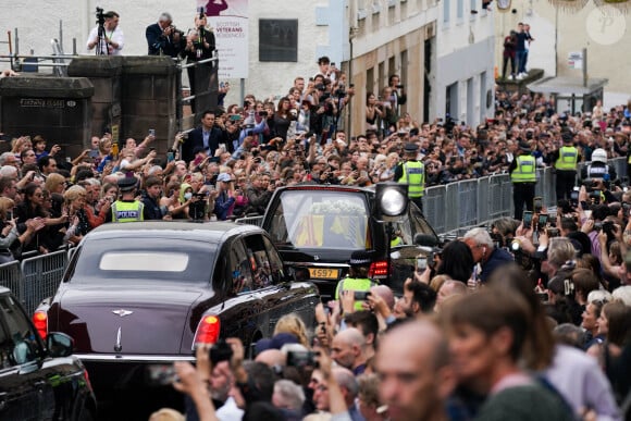 La voiture de la princesse Anne d'Angleterre - Les britanniques rendent hommage à la reine Elisabeth II d'Angleterre, lors de l'arrivée de son cercueil à Edimbourg. Le 11 septembre 2022.