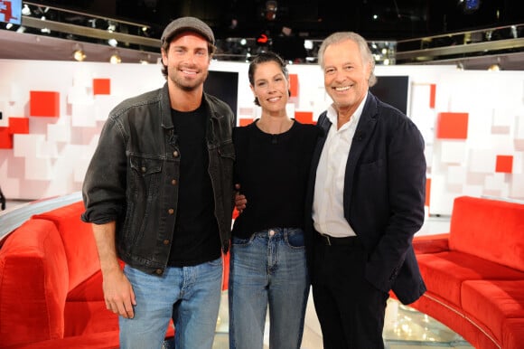 Michel Leeb avec ses enfants Tom et Fanny Leeb lors de l'enregistrement de l'émission "Vivement Dimanche" au studio Gabriel à Paris. © Guillaume Gaffiot / Bestimage