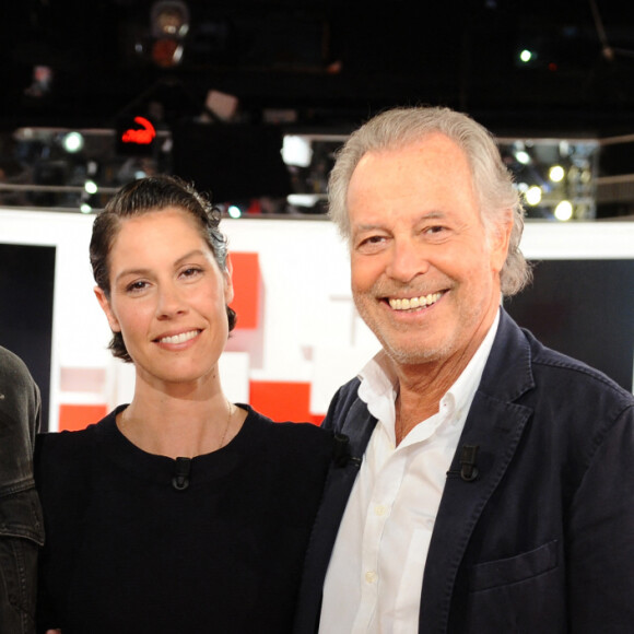 Michel Leeb avec ses enfants Tom et Fanny Leeb lors de l'enregistrement de l'émission "Vivement Dimanche" au studio Gabriel à Paris. © Guillaume Gaffiot / Bestimage