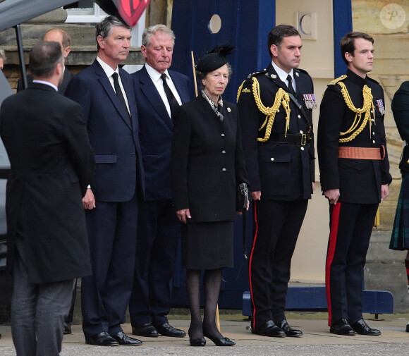 Timothy Laurence, la princesse Anne d'Angleterre - La famille royale d'Angleterre à l'arrivée du cercueil de la reine Elisabeth II d'Angleterre au palais Holyroodhouse à Edimbourg. Le 11 septembre 2022 