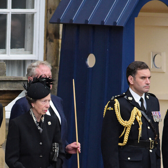 La comtesse Sophie de Wessex, le prince Edward, comte de Wessex, la princesse Anne d'Angleterre - La famille royale d'Angleterre à l'arrivée du cercueil de la reine Elisabeth II d'Angleterre au palais Holyroodhouse à Edimbourg. Le 11 septembre 2022 