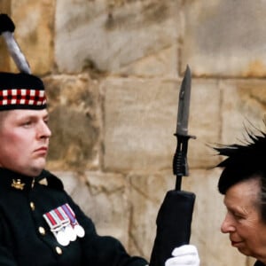 La princesse Anne d'Angleterre - La famille royale d'Angleterre à l'arrivée du cercueil de la reine Elisabeth II d'Angleterre au palais Holyroodhouse à Edimbourg. Le 11 septembre 2022 