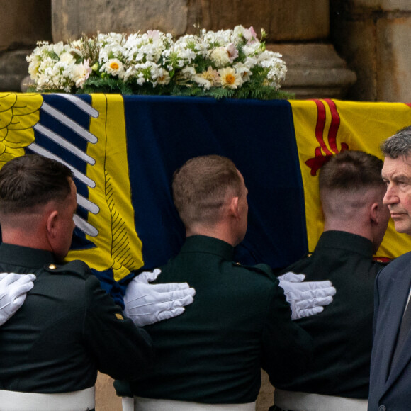 La princesse Anne d'Angleterre et son mari Timothy Laurence - La famille royale d'Angleterre à l'arrivée du cercueil de la reine Elisabeth II d'Angleterre au palais Holyroodhouse à Edimbourg. Le 11 septembre 2022 