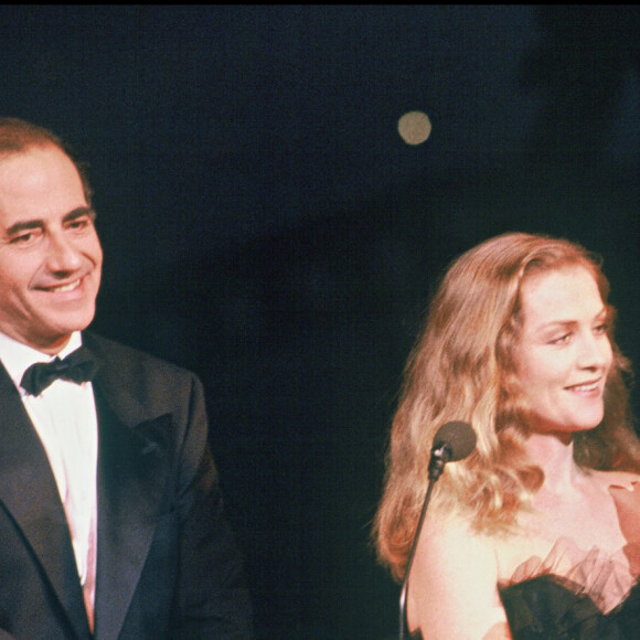 Archives - Isabelle Huppert remet un César d'honneur à Jean-Luc Godard en 1987.