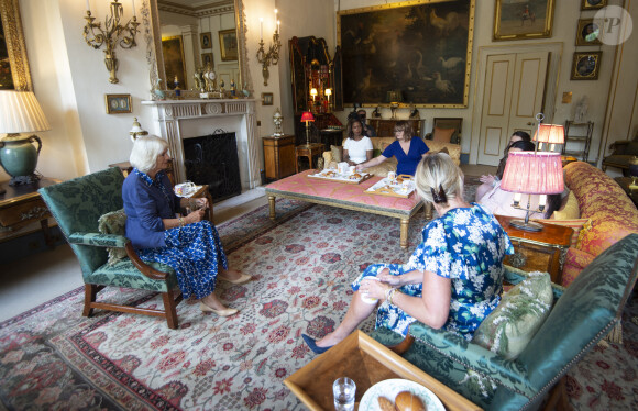 Camilla lors d'une réunion avec des jeunes femmes, qui ont été soutenues par le Prince's Trust, avant la campagne Brilliant Breakfast de l'organisme de bienfaisance, lors d'une réception à Clarence House à Londres, Royaume Uni, 3 septembre 2021.