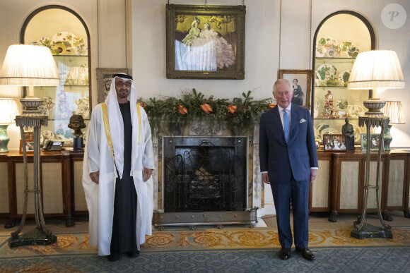 Le prince Charles, alors prince de Galles, reçoit le prince héritier des Émirats Arabes Unis le Cheikh Mohamed Bin Zayed à Clarence House à Londres le 10 décembre 2020