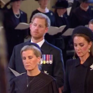 Kate Middleton et Meghan Markle lors de la procession du cercueil d'Elizabeth II