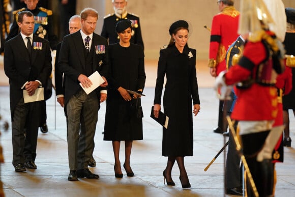 Peter Phillips, le prince Harry, duc de Sussex, Meghan Markle, duchesse de Sussex, Kate Catherine Middleton, princesse de Galles - Intérieur - Procession cérémonielle du cercueil de la reine Elisabeth II du palais de Buckingham à Westminster Hall à Londres. Le 14 septembre 2022