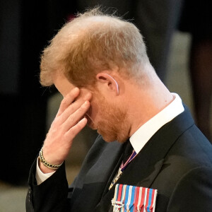 Le prince Harry, duc de Sussex - Intérieur - Procession cérémonielle du cercueil de la reine Elisabeth II du palais de Buckingham à Westminster Hall à Londres.