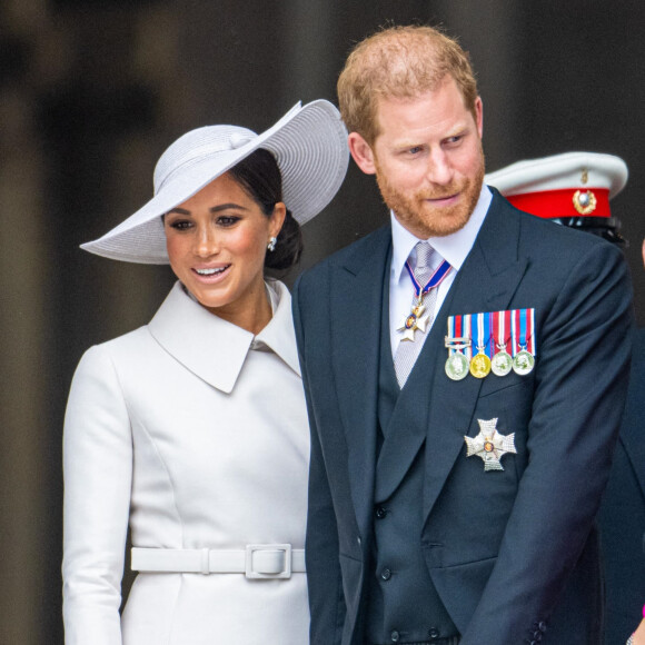 Le prince Harry, duc de Sussex, et Meghan Markle, duchesse de Sussex - Les membres de la famille royale et les invités lors de la messe célébrée à la cathédrale Saint-Paul de Londres, dans le cadre du jubilé de platine de la reine Elisabeth II d'Angleterre. Londres.