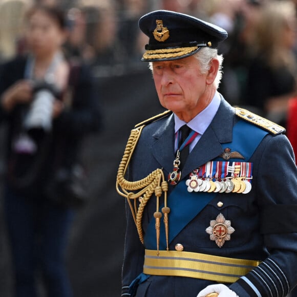 Le roi Charles III d'Angleterre - Procession cérémonielle du cercueil de la reine Elisabeth II du palais de Buckingham à Westminster Hall à Londres, Royaume Uni, le 14 septembre 2022.