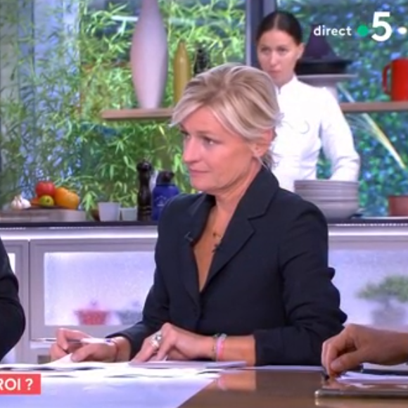 Anne-Elisabeth Lemoine dans "C à vous" - France 5