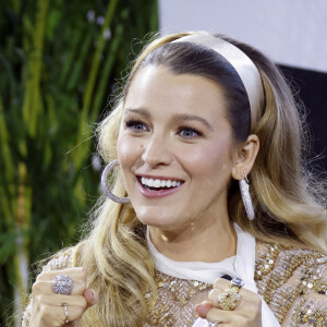 Blake Lively, enceinte et en robe Valentino, lors du sommet "Forbes Power Women's Summit" le 15 septembre 2022.