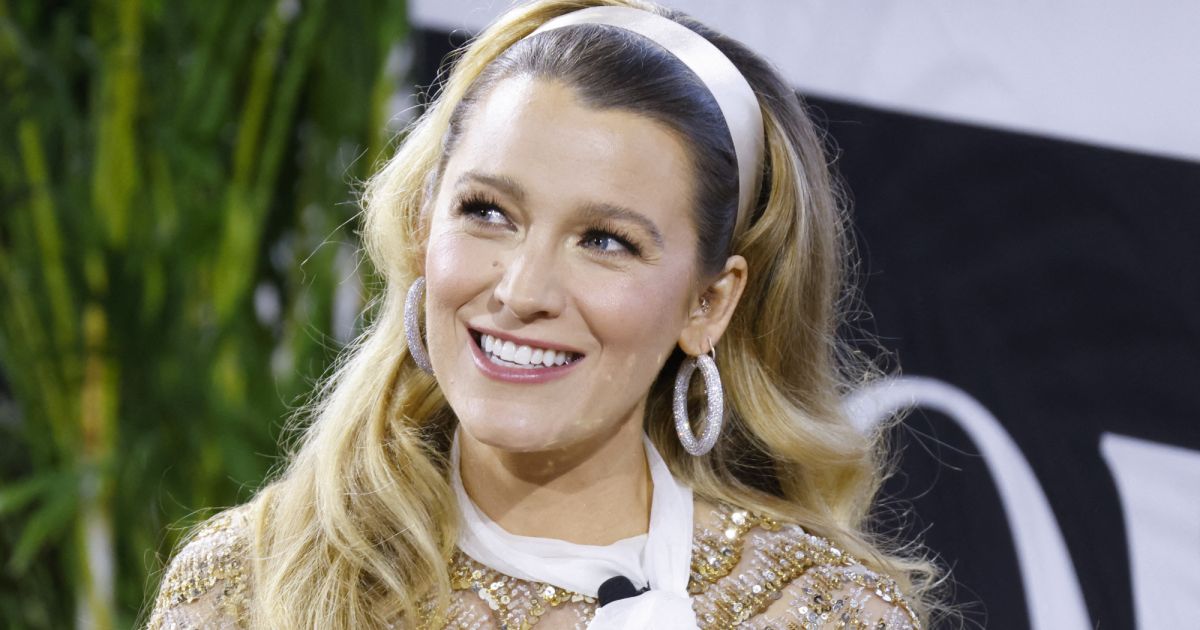 Blake Lively Enceinte De Son 4e Enfant Avec Ryan Reynolds En Mini Robe Sublime Pour Annoncer 