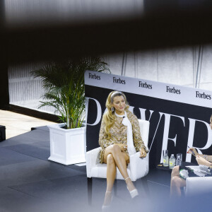 Blake Lively, enceinte, lors du sommet "Forbes Power Women's Summit" le 15 septembre 2022.