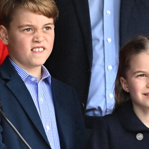 Le prince George de Cambridge et la princesse Charlotte de Cambridge en visite au château de Cardiff, Royaume Uni, le 4 juin 2022, à l'occasion du jubilé de platine de la reine d'Angleterre. 