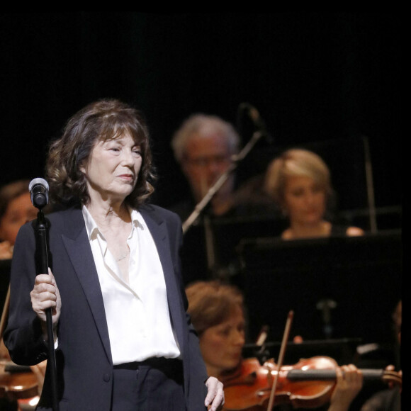 Jane Birkin en concert sur la scène du Grand Rex dans le cadre de sa tournée "Gainsbourg, Le Symphonique" à Paris le 26 octobre 2017. © Alain Guizard/Bestimage 