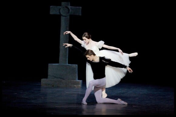 Ballet Gisèle, Aurelie Dupont et Ruslan Skvortsov hommage aux ballets russes à l'occasion du centenaire de leur création au palais garnier le 16 décembre 2009 
