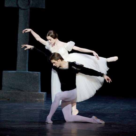 Ballet Gisèle, Aurelie Dupont et Ruslan Skvortsov hommage aux ballets russes à l'occasion du centenaire de leur création au palais garnier le 16 décembre 2009 