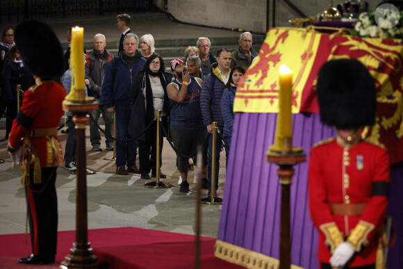 Le Public - Le roi d'Angleterre organise une veillée au côté du cercueil de la reine Elizabeth II d'Angleterre au Westminster Hall à Londres, Royaume Uni, le 16 septembre 2022. 