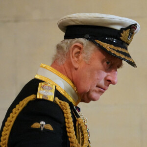 Le roi Charles III organise une veillée au côté du cercueil de la reine Elizabeth II d'Angleterre au Westminster Hall à Londres, Royaume Uni, le 16 septembre 2022. 