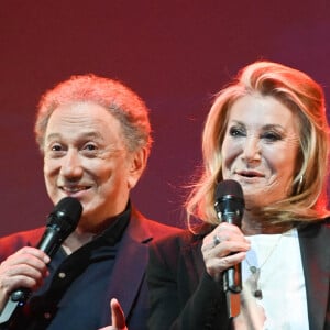 Michel Drucker et Sheila - Soirée du 20ème anniversaire de la chaîne Mélody TV à l'Olympia de Paris le 8 juin 2022. © Coadic Guirec - Giancarlo Gorassini/Bestimage 