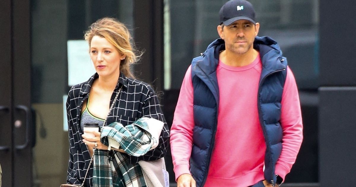 Ryan Reynolds Et Sa Femme Blake Lively Se Promènent Avec Une Amie à New York Le 25 Avril 2022 