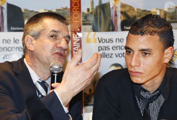 Jean Lassalle a présenté le 10 février 2010 son nouvel allié pour les régionales en Aquitaine : Marouane Chamakh