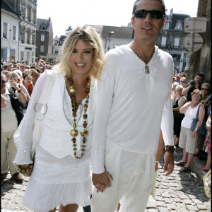 Eve Angeli et Michel Rostaing - Mariage d'Elodie Gossuin et Bertrand Lacheri à l'église de Compiègne.