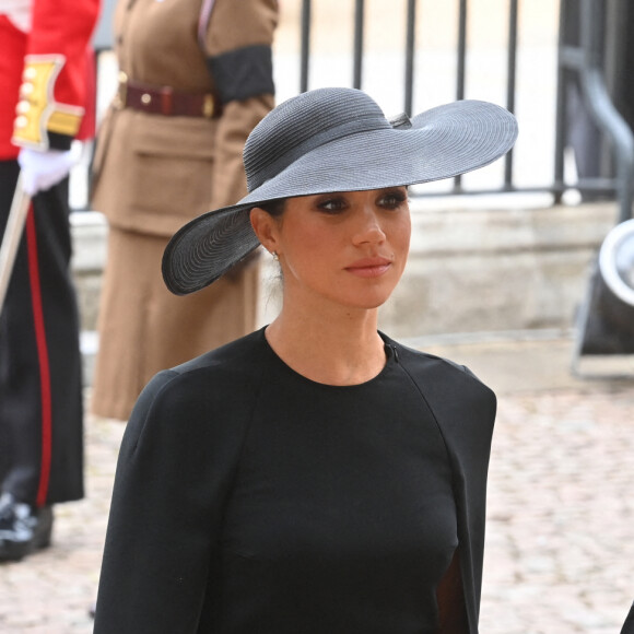 Meghan Markle, duchesse de Sussex - Arrivées au service funéraire à l'Abbaye de Westminster pour les funérailles d'Etat de la reine Elizabeth II d'Angleterre le 19 septembre 2022. © Geoff Pugh / PA via Bestimage