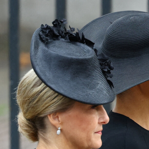 Meghan Markle et la comtesse Sophie de Wessex - Service funéraire à l'Abbaye de Westminster pour les funérailles d'Etat de la reine Elizabeth II d'Angleterre, le 19 septembre 2022. © Hannah McKay / PA via Bestimage  AZERTY