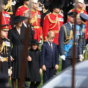 Kate Catherine Middleton, princesse de Galles, la princesse Charlotte et le prince George, le prince de Galles William - Procession du cercueil de la reine Elizabeth II d'Angleterre de l'Abbaye de Westminster à Wellington Arch à Hyde Park Corner