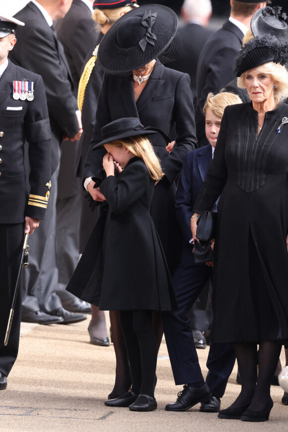 La princesse Charlotte, Kate Catherine Middleton, princesse de Galles, la reine consort Camilla Parker Bowles - Arrivées au service funéraire à l'Abbaye de Westminster pour les funérailles d'Etat de la reine Elizabeth II d'Angleterre le 19 septembre 2022.