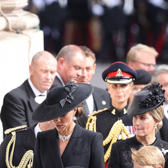 La princesse Charlotte, le prince Geroge, Kate Catherine Middleton, princesse de Galles, la reine consort Camilla Parker Bowles, la comtesse Sophie de Wessex - Arrivées au service funéraire à l'Abbaye de Westminster pour les funérailles d'Etat de la reine Elizabeth II d'Angleterre le 19 septembre 2022.