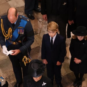 Le prince William, prince de Galles, Le prince George de Galles, La princesse Charlotte de Galles,, Catherine (Kate) Middleton, princesse de Galles - Service funéraire à l'Abbaye de Westminster pour les funérailles d'Etat de la reine Elizabeth II d'Angleterre, à Londres, Royaume Uni, le 19 septembre 2022 © Ian Vogler/Mirroppix/Bestimage