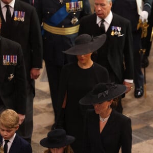 Le prince George de Galles, La princesse Charlotte de Galles, Catherine (Kate) Middleton, princesse de Galles, et Meghan Markle, duchesse de Sussex - Service funéraire à l'Abbaye de Westminster pour les funérailles d'Etat de la reine Elizabeth II d'Angleterre, à Londres, Royaume Uni, le 19 septembre 2022 © Ian Vogler/Mirroppix/Bestimage