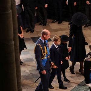 Meghan Markle, duchesse de Sussex, Le prince William, prince de Galles, Catherine (Kate) Middleton, princesse de Galles, Le prince George de Galles, La princesse Charlotte de Galles, Le prince Edward, comte de Wessex, la comtesse Sophie de Wessex - Service funéraire à l'Abbaye de Westminster pour les funérailles d'Etat de la reine Elizabeth II d'Angleterre. Le sermon est délivré par l'archevêque de Canterbury Justin Welby (chef spirituel de l'Eglise anglicane) au côté du doyen de Westminster David Hoyle. Londres, le 19 septembre 2022. © Phil Noble / PA via Bestimage