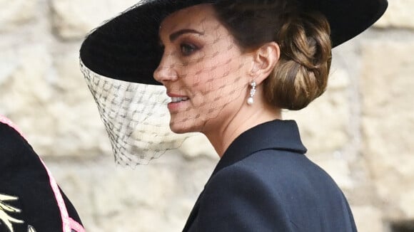 Kate Middleton, maman réconfortante pour George et Charlotte : elle multiplie les gestes tendres aux funérailles