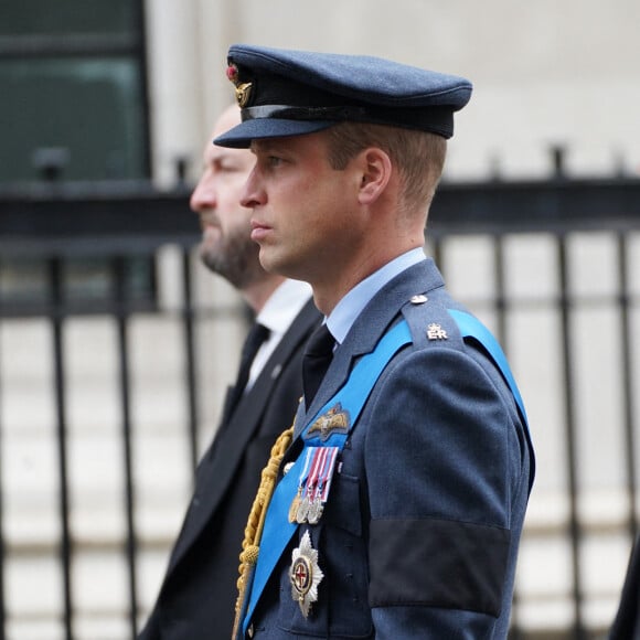 Le prince de Galles William, le prince Harry, duc de Sussex - Arrivées au service funéraire à l'Abbaye de Westminster pour les funérailles d'Etat de la reine Elizabeth II d'Angleterre le 19 septembre 2022. © James Manning / PA via Bestimage