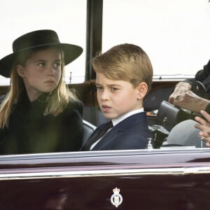 La princesse Charlotte de Galles et le prince George de Galles, Camilla Parker Bowles, reine consort d'Angleterre et Catherine (Kate) Middleton, princesse de Galles - Sorties du service funéraire à l'Abbaye de Westminster pour les funérailles d'Etat de la reine Elizabeth II d'Angleterre, à Londres, Royaume Uni, le 19 septembre 2022/. © Photoshot/Panoramic/Bestimage